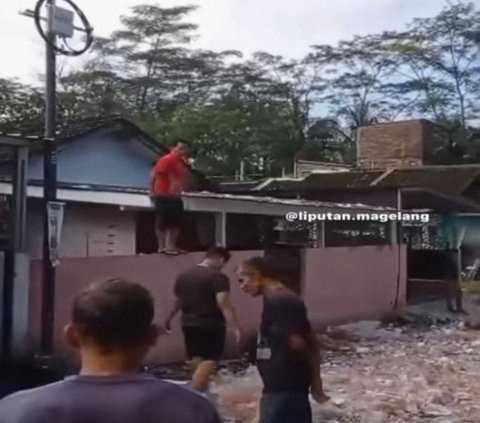 Hot Air Balloon Filled with Firecrackers Explodes in Magelang, Debris Crushes Resident's House