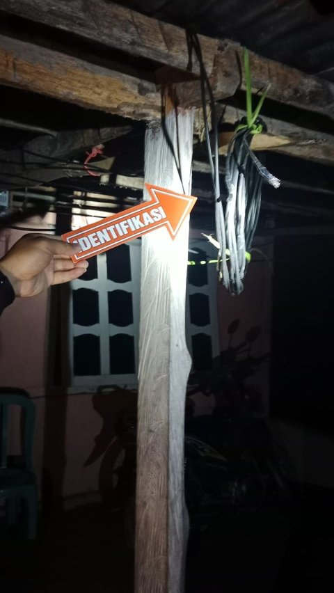 Meludah Sambil Pegang Tiang Lampu Jalan, Pegawai PLN di NTT Tewas Tersetrum