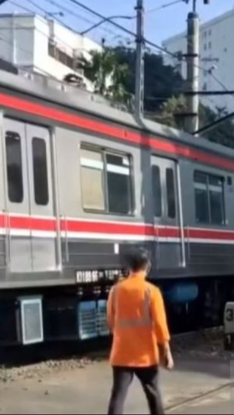 KRL Anjlok di Depan WTC Mangga Dua, Tidak Ada Korban dan Sudah Dievakuasi