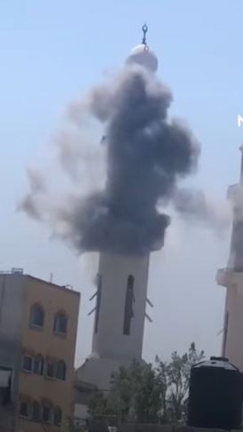 VIDEO Israel Bom Menara Masjid di Gaza Saat Azan Sedang Berkumandang