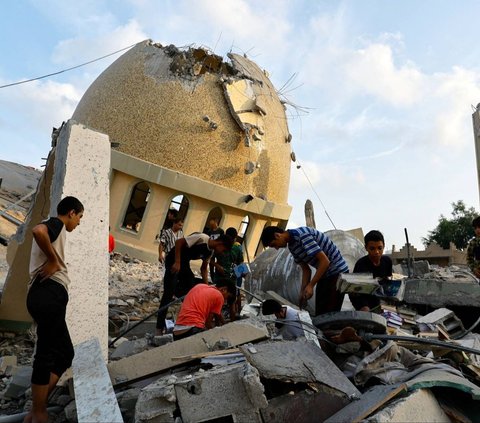 VIDEO Israel Bom Menara Masjid di Gaza Saat Azan Sedang Berkumandang