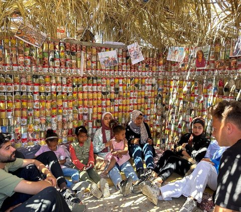 FOTO: Di Tengah Gempuran Israel, Warga Palestina di Jalur Gaza Inovatif Bikin Rumah Kaleng Bekas Makanan