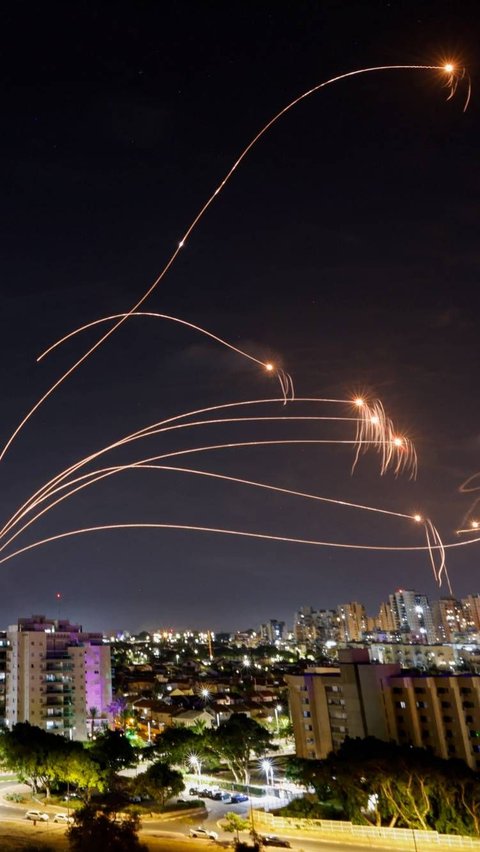 Iran Serang Balik Israel dengan Rudal dan Drone