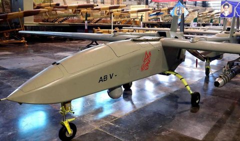 Lalu, ada yang tak kalah canggih yaitu drone Karrar. Drone ini dapat digunakan dalam berbagai operasi pertahanan udara di ketinggian.<br>