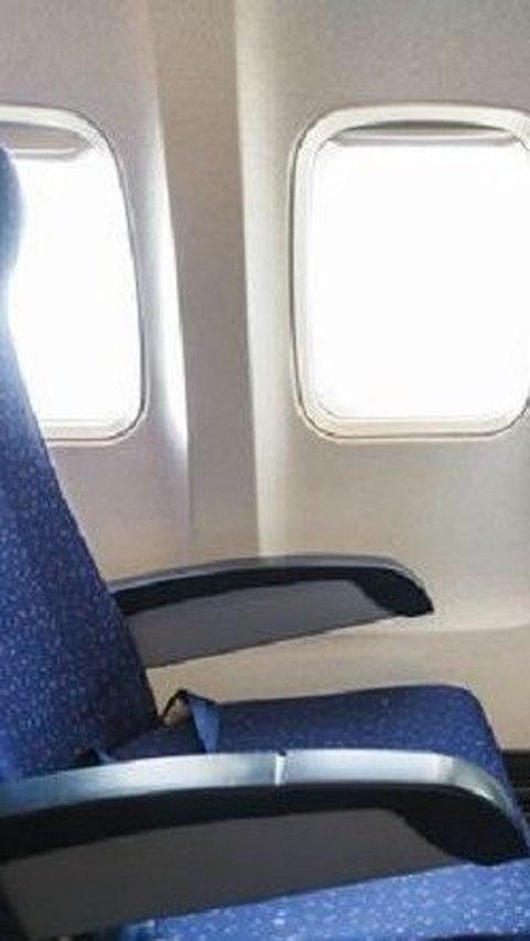 Kursi dan Baris Terbaik untuk Tidur di Pesawat