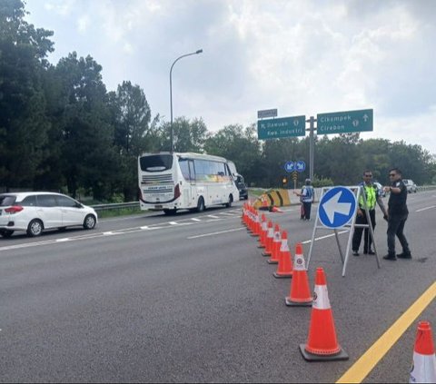 Arus Lalu Lintas Tol Jakarta-Cikampek Dialihkan Keluar GT Kalihurip