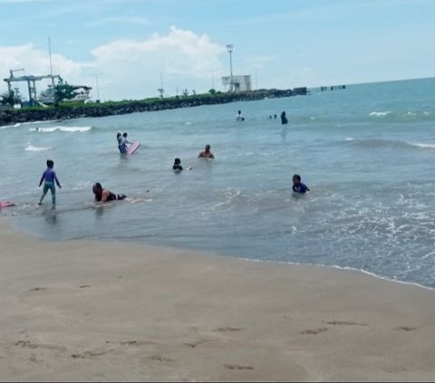 Pengunjung Pantai Ciantir Asal Jakarta Terseret Ombak hingga ke Tengah Laut, Begini Kronologinya