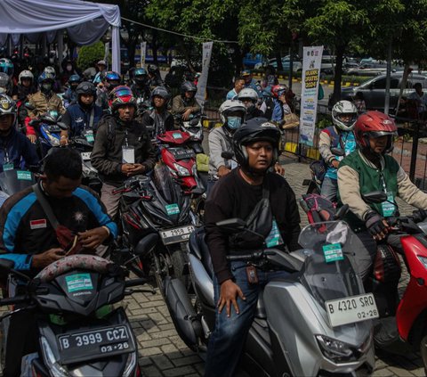 FOTO: Arus Balik Lebaran, Ribuan Pemudik Tiba Kembali di Jakarta Naik KM Dobonsolo
