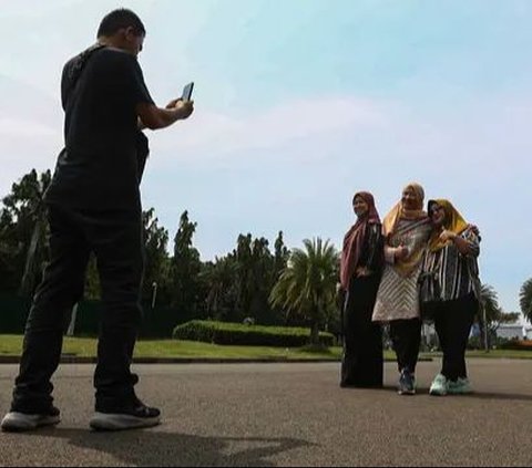 FOTO: Masih Jadi Primadona, Ribuan Orang Kunjungi Monas Saat Libur Lebaran 2024