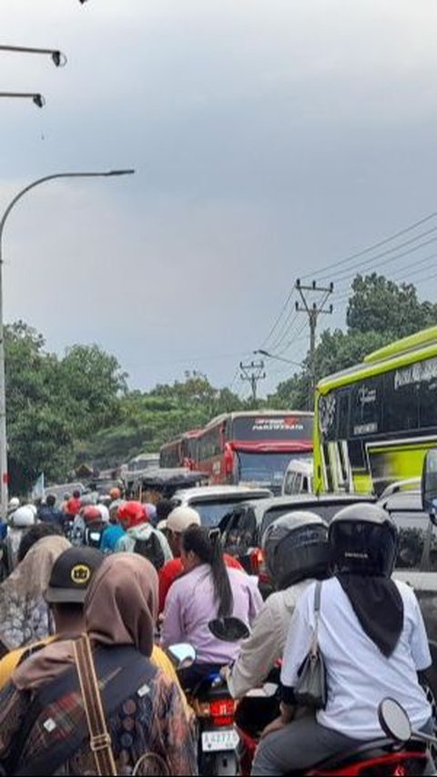 Macet Parah Menuju Pantai Anyer