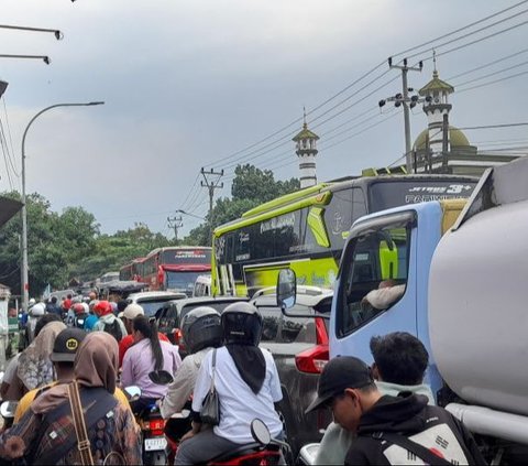 Macet Parah Menuju Pantai Anyer