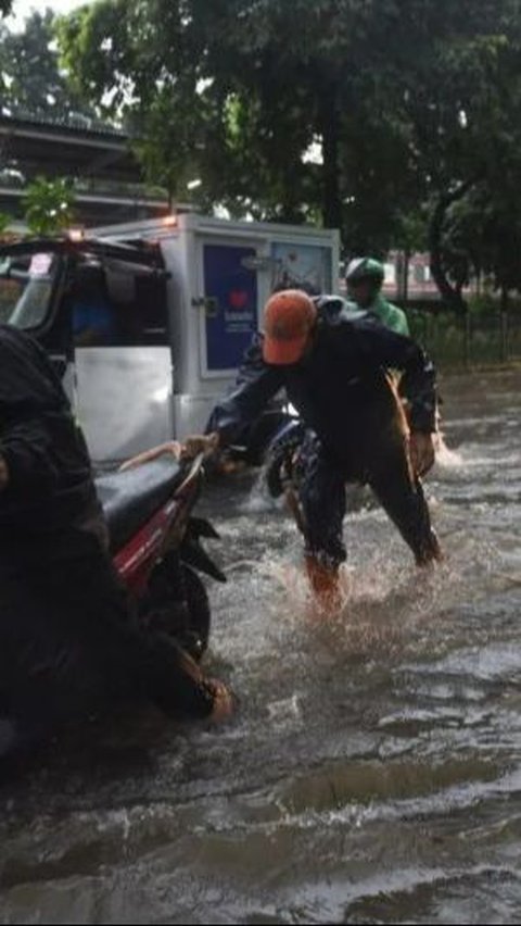 Kali Ciliwung Meluap, 18 RT di Jakarta Timur Terendam Banjir