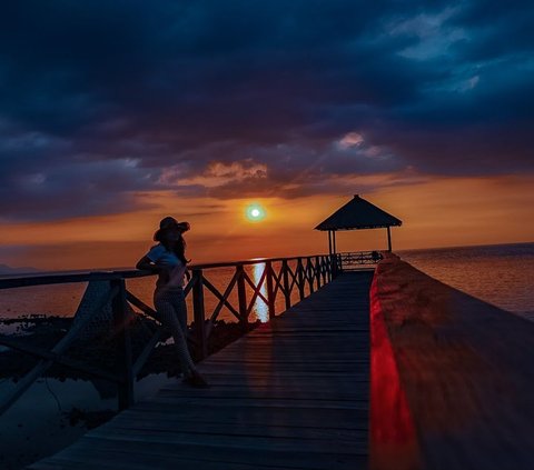 Berlibur di Pantai Pasir Putih Situbondo Favorit Turis, Ombaknya Tenang Cocok untuk Mandi hingga Main Kano