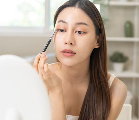 Coba Teknik Blending Eyeshadow, Bisa Untuk Berbagai Gaya Makeup