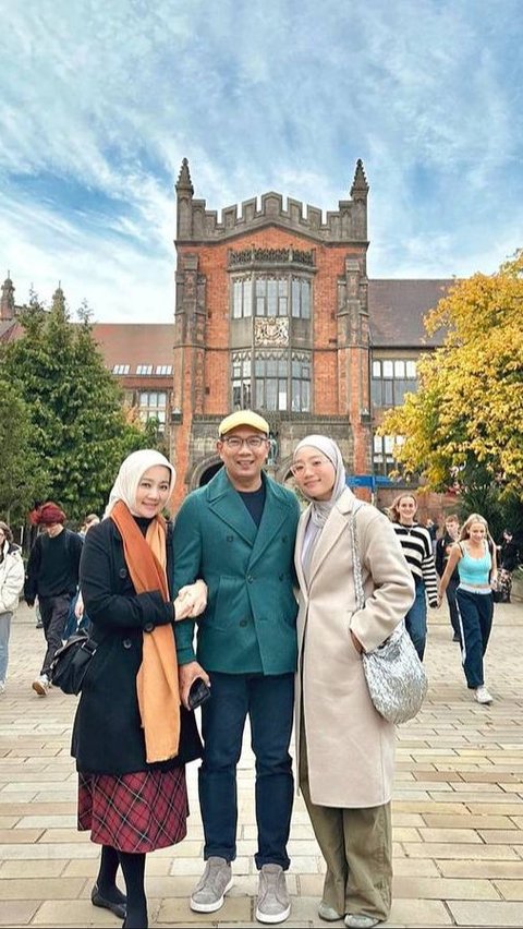 Cry of Ridwan Kamil's Wife at Eril's Grave Linked to Her Daughter's Decision to Remove Hijab: 