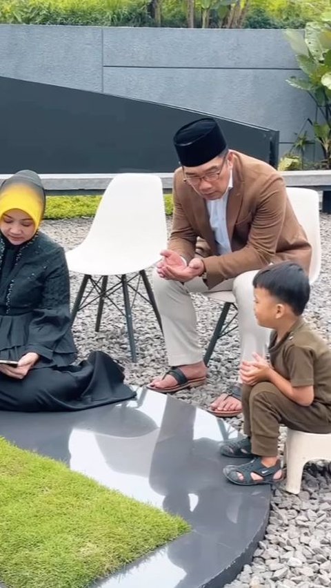 Ridwan Kamil's Wife's Tears at Eril's Grave Linked to Their Daughter's Decision to Remove Hijab: 