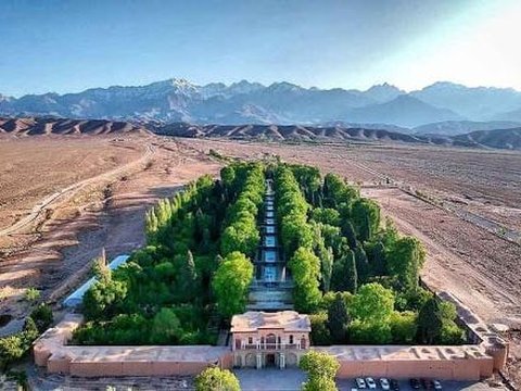 Like a Green Diamond in the Desert, the Rich Historical Value of Shazdeh Garden in Iran