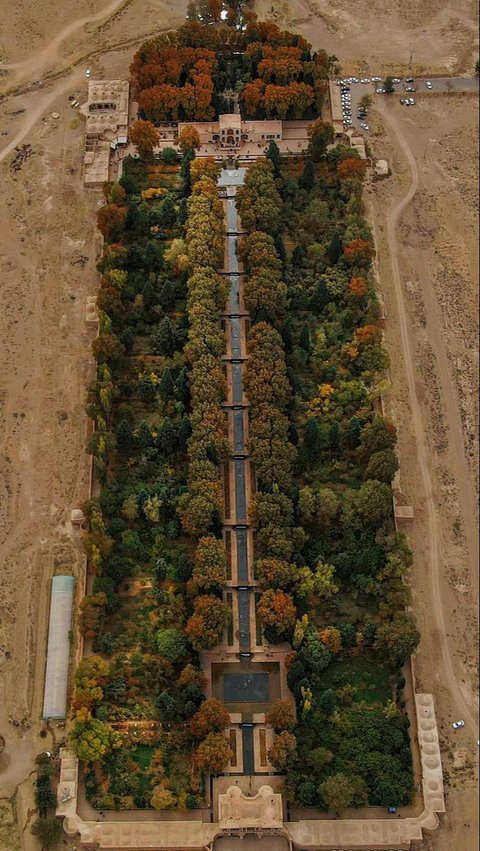 Like a Green Diamond in the Desert, the Rich Historical Value of Shazdeh Garden in Iran