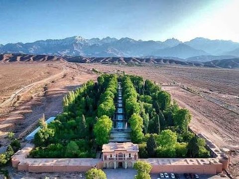 Like a Green Diamond in the Desert, the Rich Historical Value of Shazdeh Garden in Iran