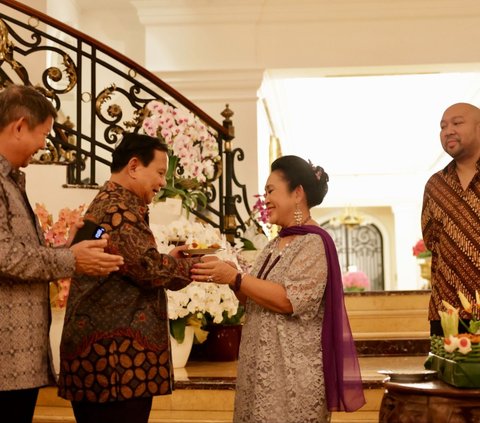 Momen Hangat Prabowo Hadiri Syukuran Ulang Tahun ke-65 Titiek Soeharto