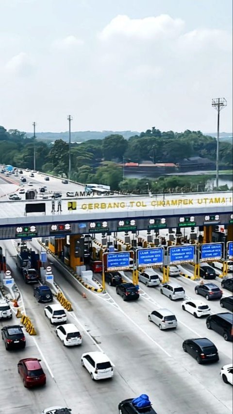 Banyak Pemudik Bandel Melewati Batas Jalur Contraflow Selepas Exit Tol Cikampek Utama
