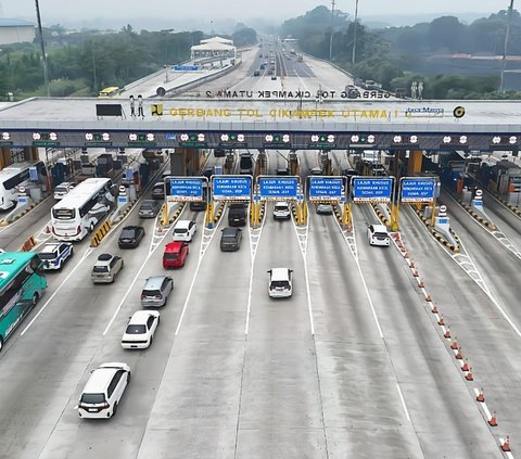 Banyak Pemudik Bandel Melewati Batas Jalur Contraflow Selepas Exit Tol Cikampek Utama