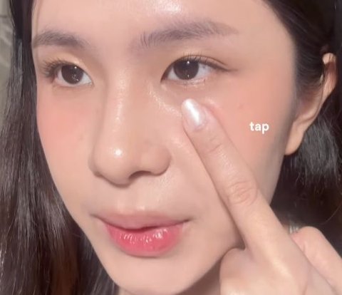 Creating a Dewy Natural Idol K-pop Face with Lip Balm