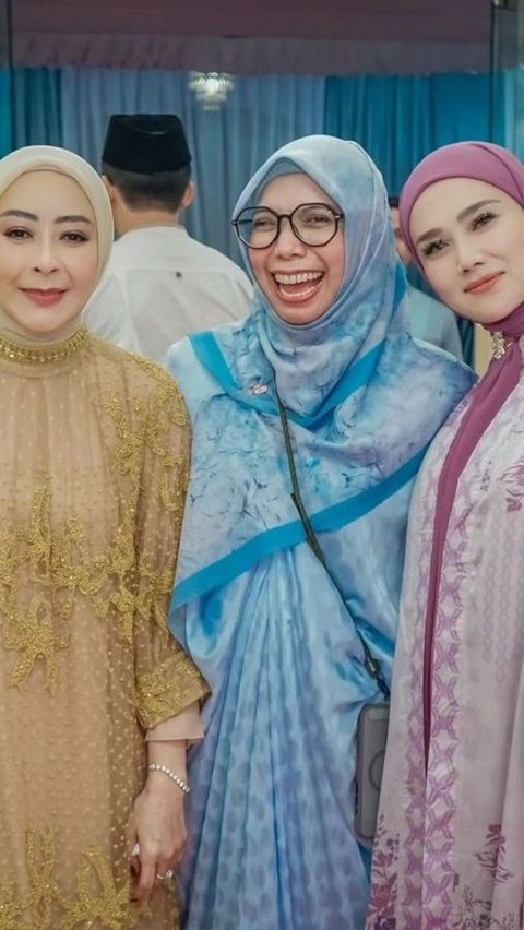 Mulan Tetap Halal Bihalal Dengan Rekan Artisnya