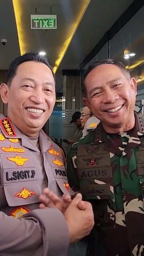Pasca-Bentrokan TNI AL dengan Brimob, Kapolri dan Panglima Beri Contoh Rangkulan Sambil Senyum