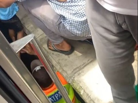 Viral Child Passenger Slips into the Gap of Manggarai Station Platform, Here's KAI's Explanation