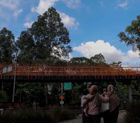 FOTO: Libur Lebaran 2024, Tebet Eco Park Jadi Wisata Alternatif Warga Jakarta