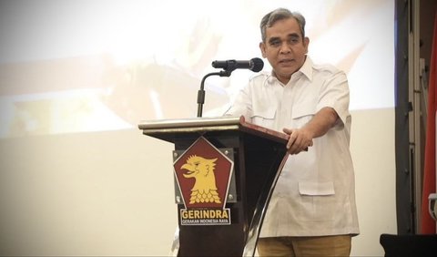 Muzani enggan menjawab gamblang saat ditanya apakah kehadiran Mardiono sinyal PPP akan bergabung dalam pemerintahan Prabowo-Gibran.