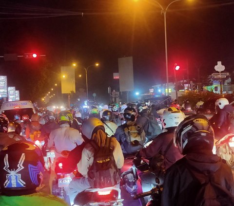 Arus Balik Lebaran Malam Ini, Pemudik ke Jakarta Menyemut di Pantura hingga Arteri Karawang