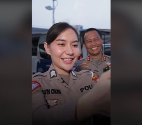 Polwan Cantik Tak Bisa Mudik karena Tugas, Jenderal Polisi Sampai Telepon Ibunya