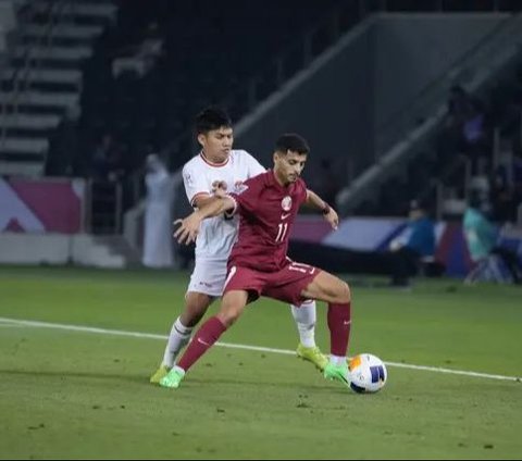 Kinerja wasit Nasrullo Kabirov menjadi sorotan ketika Timnas Indonesia  U-23 menelan kekalahan pahit dari Qatar U-23 dalam laga pembuka Piala Asia U-23 2024, pada Senin (15/4/2023). Garuda Nusantara tunduk 2-0 di tangan tuan rumah. Foto: PSSI