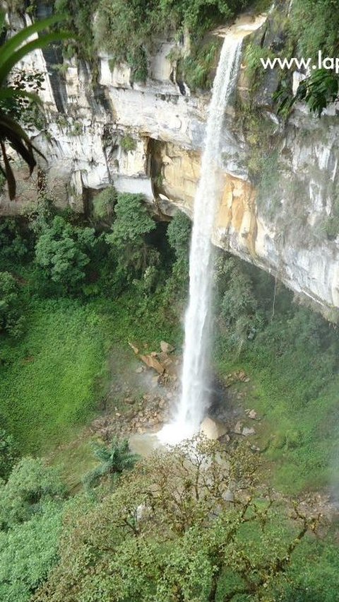 1.	Air Terjun Sumenep