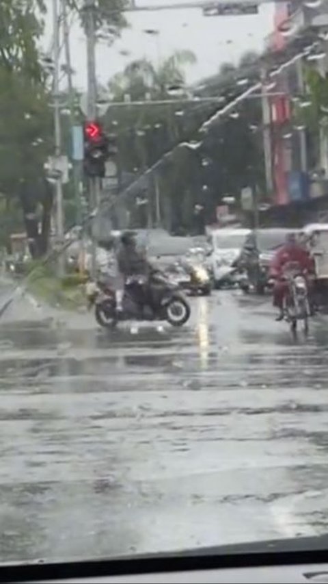 <b>Viral Momen Orang Bandung Kaget Lihat Lalu Lintas di Medan, Pengendara Santai Terobos Lampu Merah</b><br>