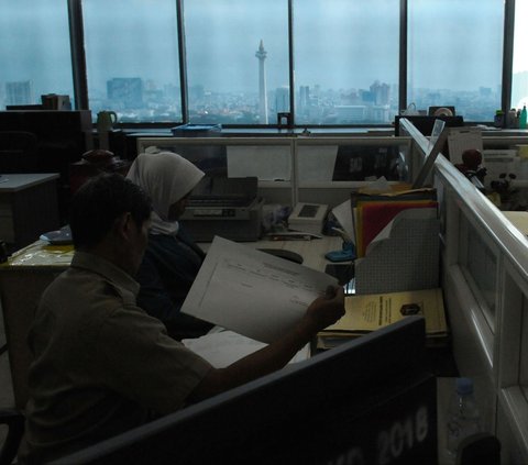 FOTO: Suasana Hari Pertama ASN di Balai Kota DKI Jakarta Kembali Bekerja Usai Libur Lebaran 2024