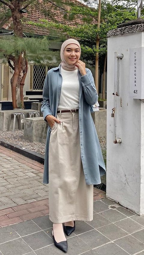 Feminine Look with Pencil Skirt and Long Shirt