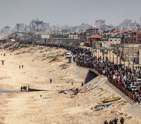 FOTO: Rindu Kampung Halaman, Ribuan Warga Palestina Nekat Berbondong-bondong Pulang ke Gaza Utara