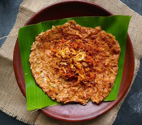 Homemade Kerak Telor Recipe, Tempting Coconut Aroma with Savory Taste