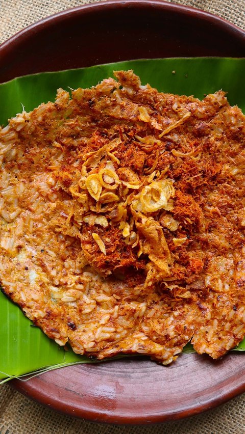 Homemade Kerak Telor Recipe, Tempting Coconut Aroma with Savory Taste