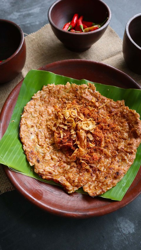 Homemade Kerak Telor Recipe, Tempting Coconut Aroma with Savory Taste