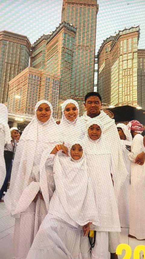 Bikin Iri, Keluarga Ini Bagikan Momen Umrah Bersama dari Tahun ke Tahun hingga Liburan ke Luar Negeri