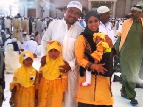 Bikin Iri, Keluarga Ini Bagikan Momen Umrah Bersama dari Tahun ke Tahun hingga Liburan ke Luar Negeri