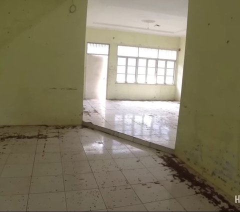 8 Portraits of an Empty House Claimed by a YouTuber Formerly Inhabited by the Actor of the Lupus Film, the Late Ryan Hidayat