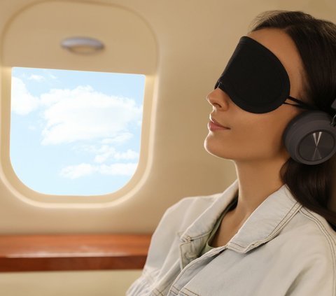 The Best Seat Positions for a Peaceful Sleep on an Airplane