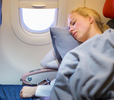 The Best Seat Positions for a Peaceful Sleep on an Airplane