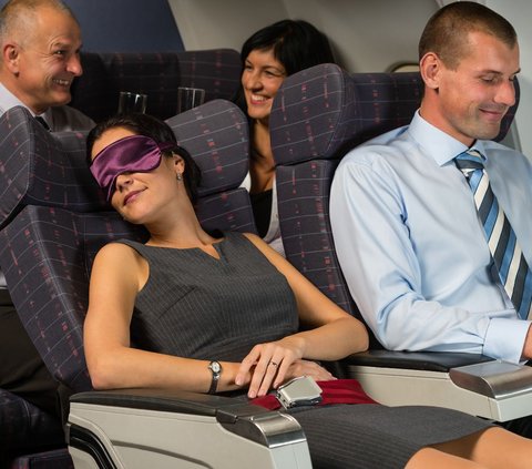 The Best Seat Positions for a Peaceful Sleep on an Airplane