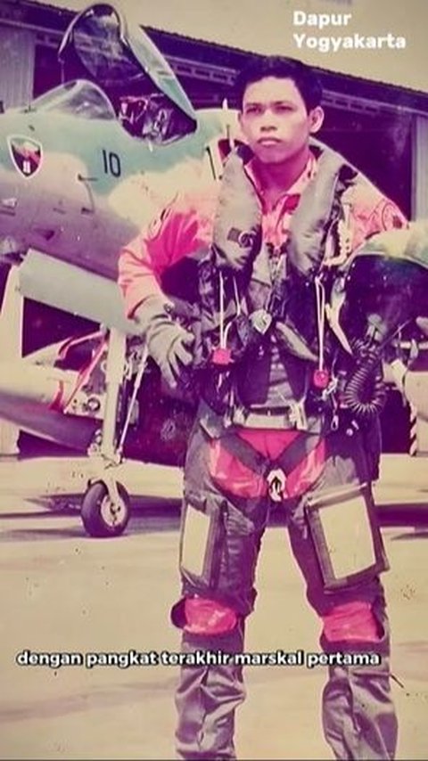 Potret Mbah Wo saat masih menjadi pilot pesawat tempur. <br>